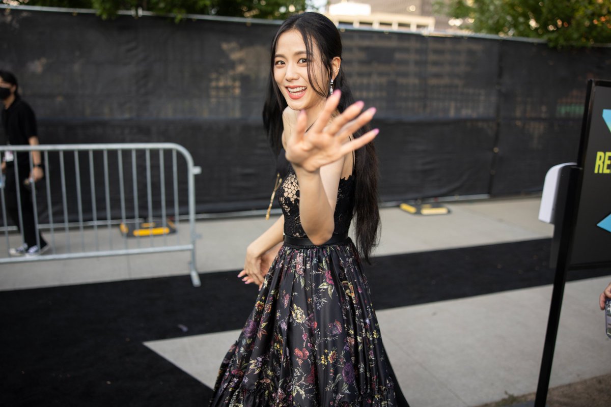 Taste that venom. 💗🖤 #VMAS