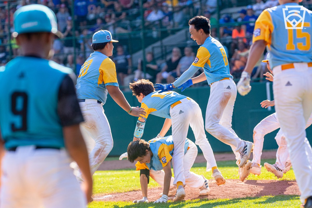 LittleLeague's tweet photo. These magic moments โจ https://t.co/hkxGYcRfAt