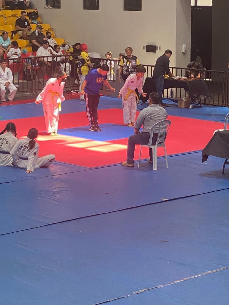 josememoglez's tweet photo. ¡Buenas Tardes!
Domingo exquisito con la que me llena el Alma mi amada hija Viviana, en sus competencias de Taekwondo en #Humacao vivo ORGULLOSO de ti hija Te Amo. Adelante aquí siempre estaré. #LaNenaDePapi #DueñaDeMiCorazon https://t.co/iQfeRpYDvS