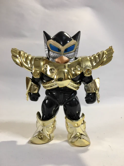 メフィラス大魔王にレイフガンダムのマントパーツを貼り付けてみました(1部2キット使用) 