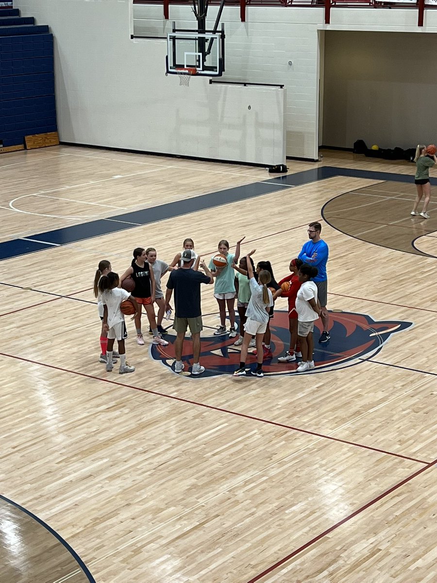 WWjrBball's tweet photo. It was a great day for 6th and 7th grade Jr Wolverines tryouts! Can’t wait to have 8th grade out on Tuesday from 7:30-9. #thefutureisbright #JrWolverines https://t.co/aC7OMMwSNZ