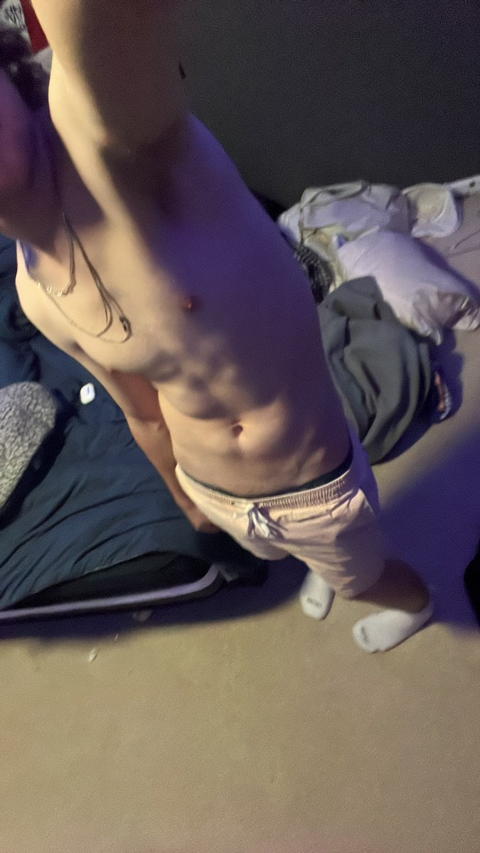 lateniiight's tweet photo. ~New Pinned~

Ash!
-she/it🏳️‍⚧️
-switch
-bi (girls ++)
-praise 💜💜
-18, born on halloween!!
-esports competitor and athlete
-fashion fiend!
-dms open for moots <3 
<3 + RT for moots, #nsfwtwt https://t.co/oAW5UXPRl0