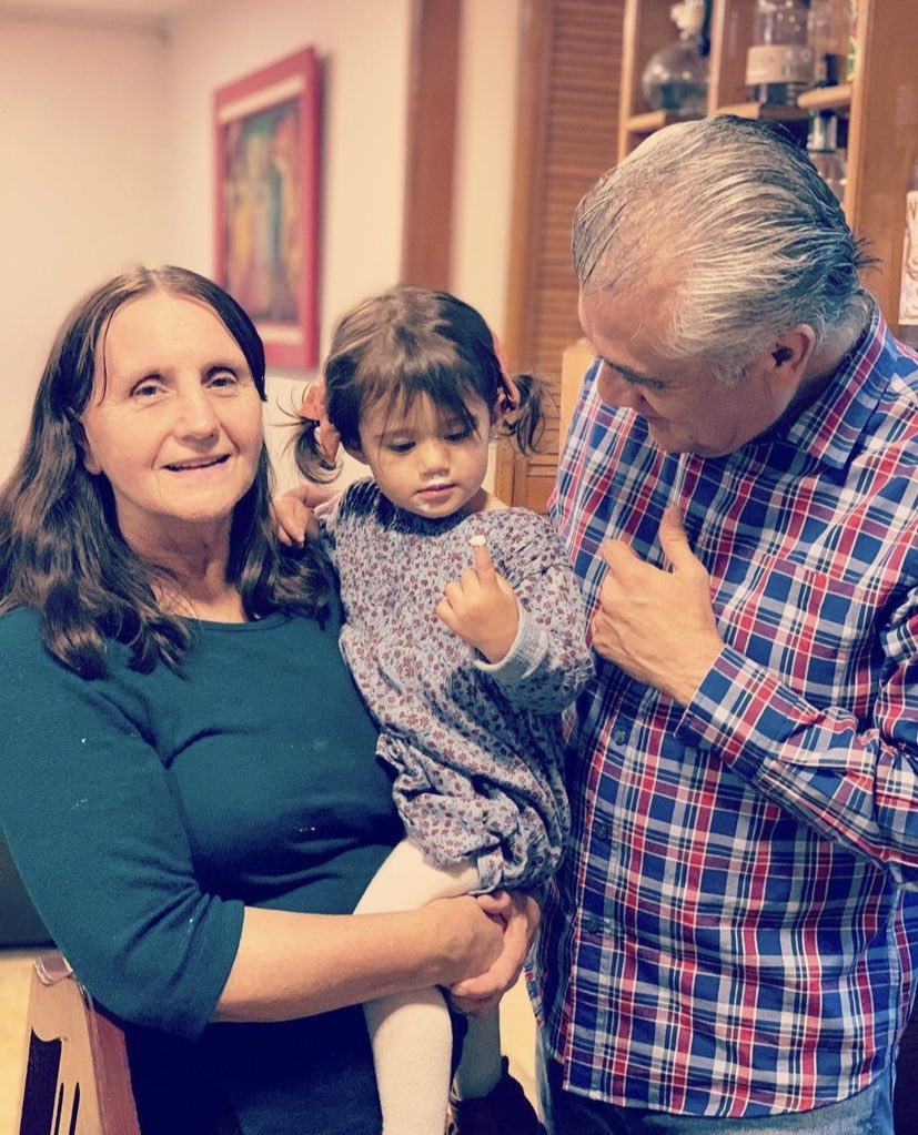 lalunadm's tweet photo. Perdi tudo e ganhei o mundo com essa foto aqui, aproveite muito os seus avós Maria Paula, não há NADA melhor nesse mundo ♥️ https://t.co/DX0smp8YQP
