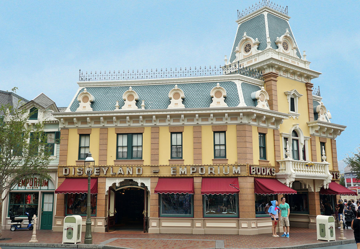 Disnerdette83's tweet photo. All the shop windows down #MainStreet are much lower than standard architecture would place them. #WaltDisney wanted small children to be able to see inside

#Disney #Disneyland #DisneyWorld #DisneylandParis #DisneyParks #DisneyTrivia #DisneyFunFacts #DisneyTidbits #RandomDisney https://t.co/7Iz0zQglZw