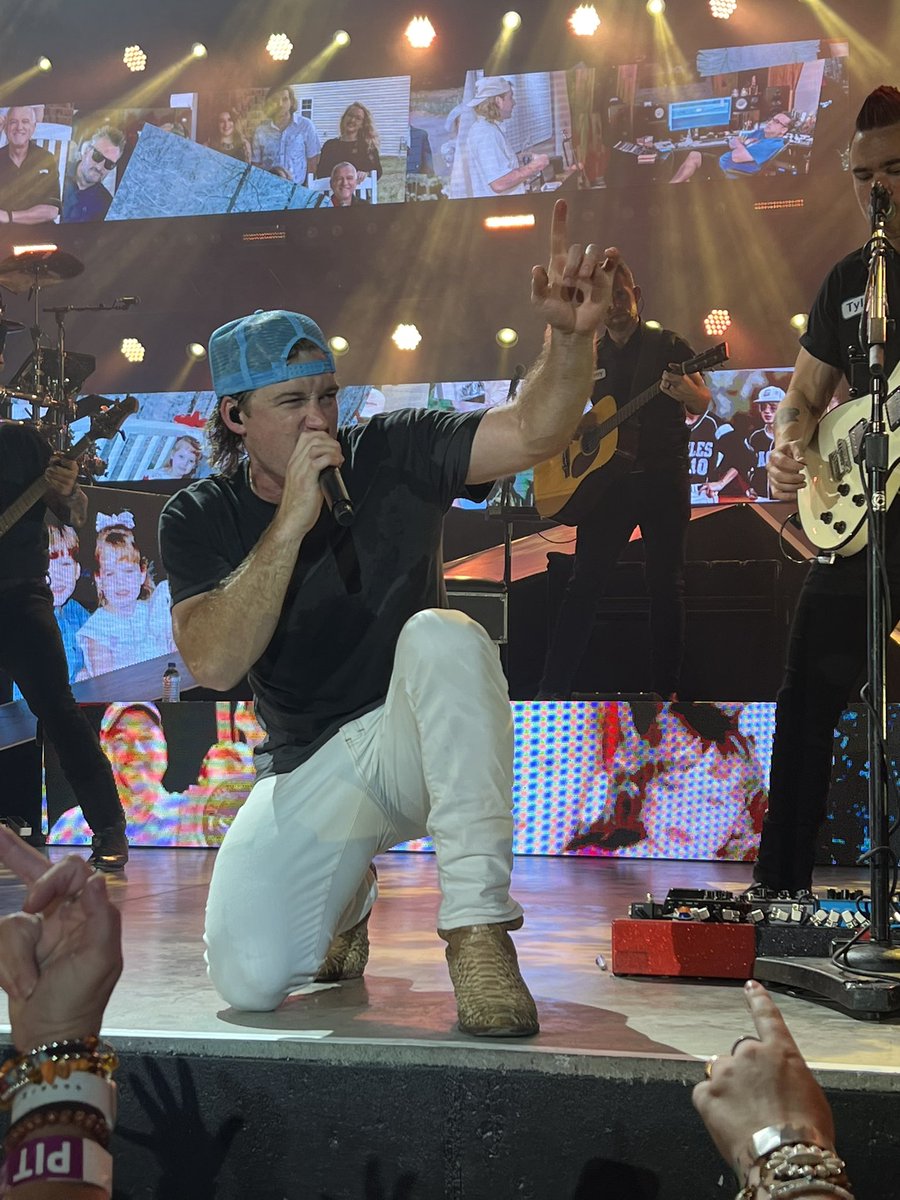 MaciRay2's tweet photo. That feeling when you realize it’s Saturday night and you’re having the time of your life. 🤠🍻 @MorganWallen https://t.co/Hw5G9wzSUH