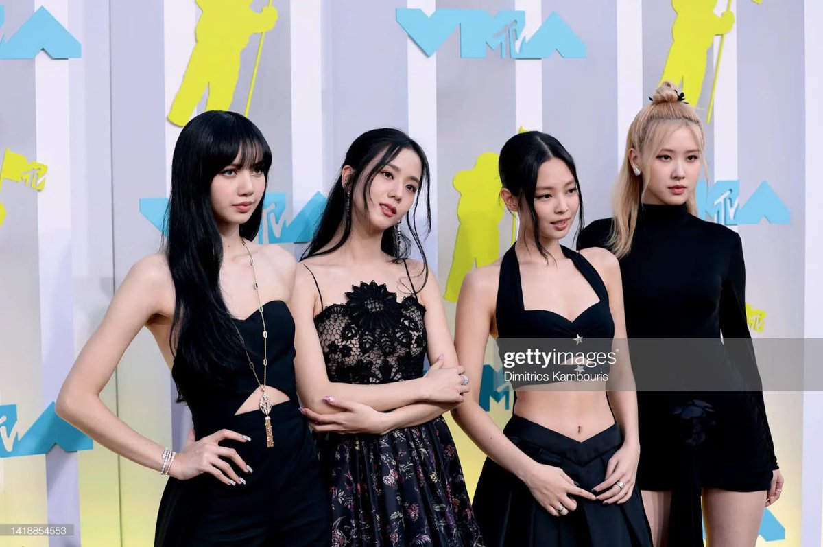 Chris12_L's tweet photo. Que buen día para ser Blink 

TASTE THAT VENOM ON VMA
#BLACKPINKInYourVMAs https://t.co/idq5ioQ5fU