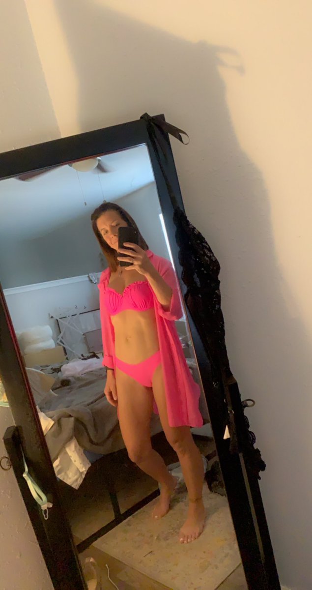 73cougarbabe's tweet photo. @AmericanHotMoms I’ll be 49 in 2 months….. https://t.co/vJuQxjUN6N