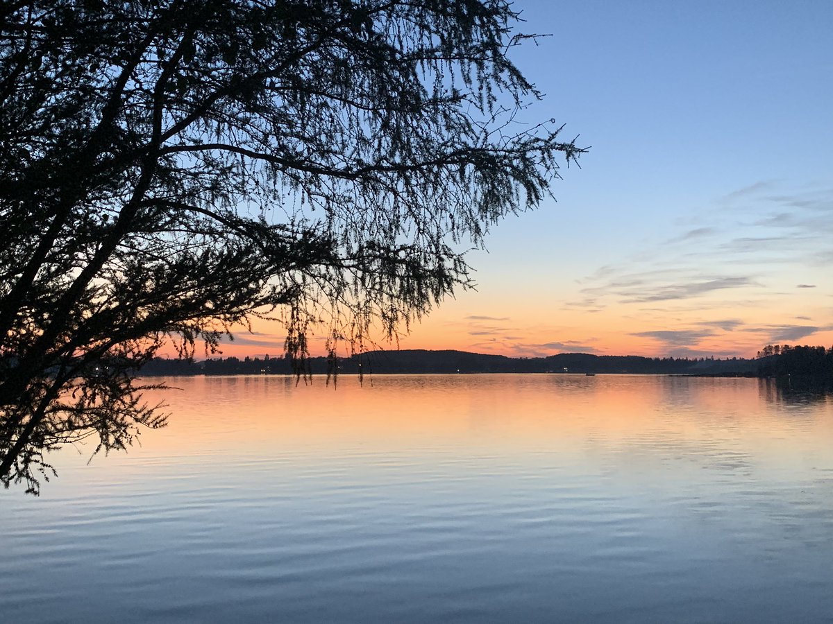 KarenChrest's tweet photo. I have lived in Manitoba my entire life, and our sunsets still fill me with awe and gratitude โค๏ธ #prairiegirl #mbsummer https://t.co/ST667xDFjQ
