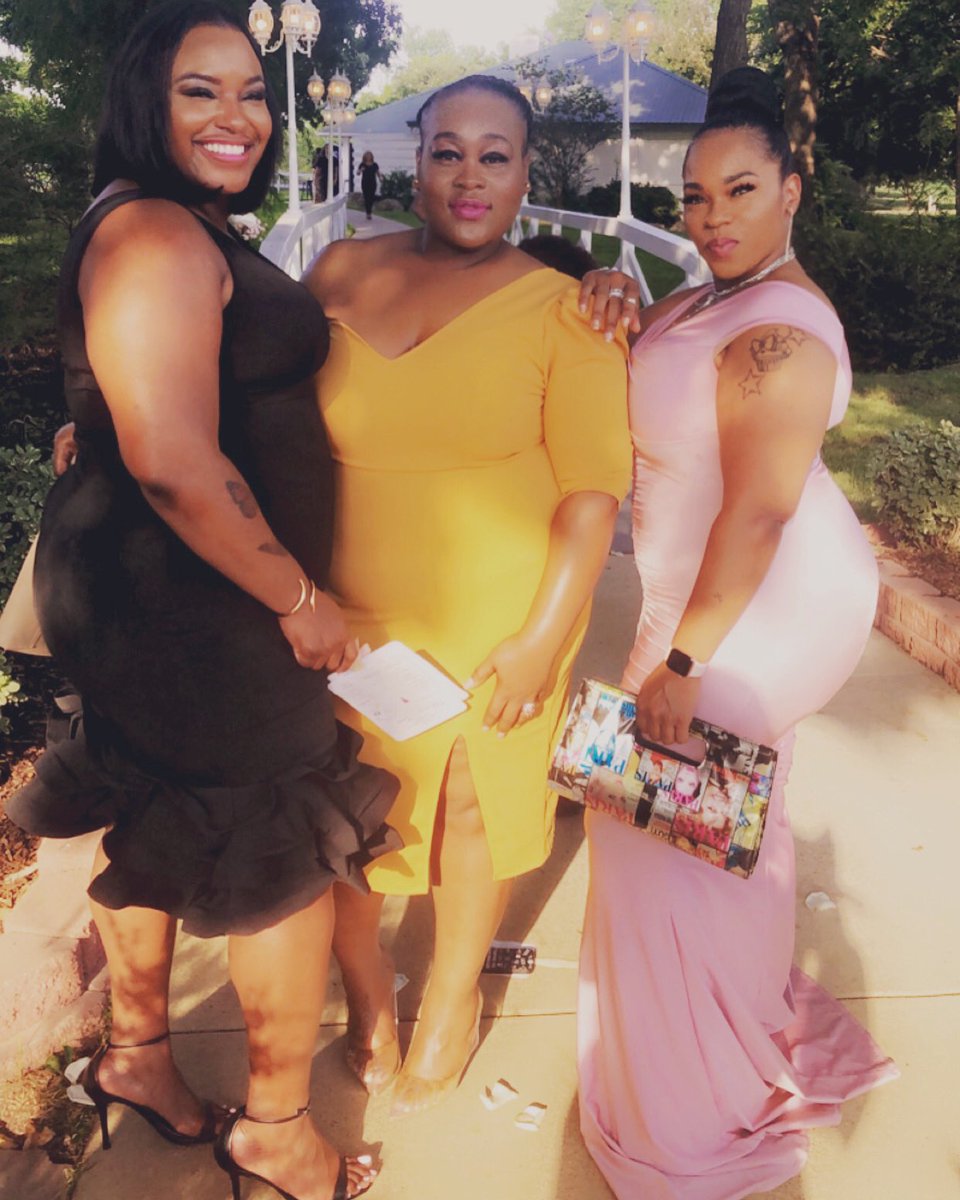 HeyMsThomas1913's tweet photo. We gave what was supposed to be given! Friends since middle school! #22YearsLater #Classof2002 #SlayedIt https://t.co/pTHHlCYUUq
