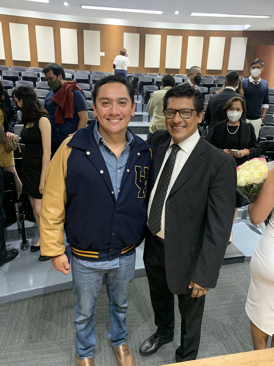 ArmandoPhi's tweet photo. Tuve el honor de ser parte del jurado de titulación de una nueva arquitecta de la legendaria familia Alonso. Grandes universitarios todos ellos!! #GoyaUniversidad #pumasuniversidad #pumascu #pumasfba https://t.co/TElWtZqfnz