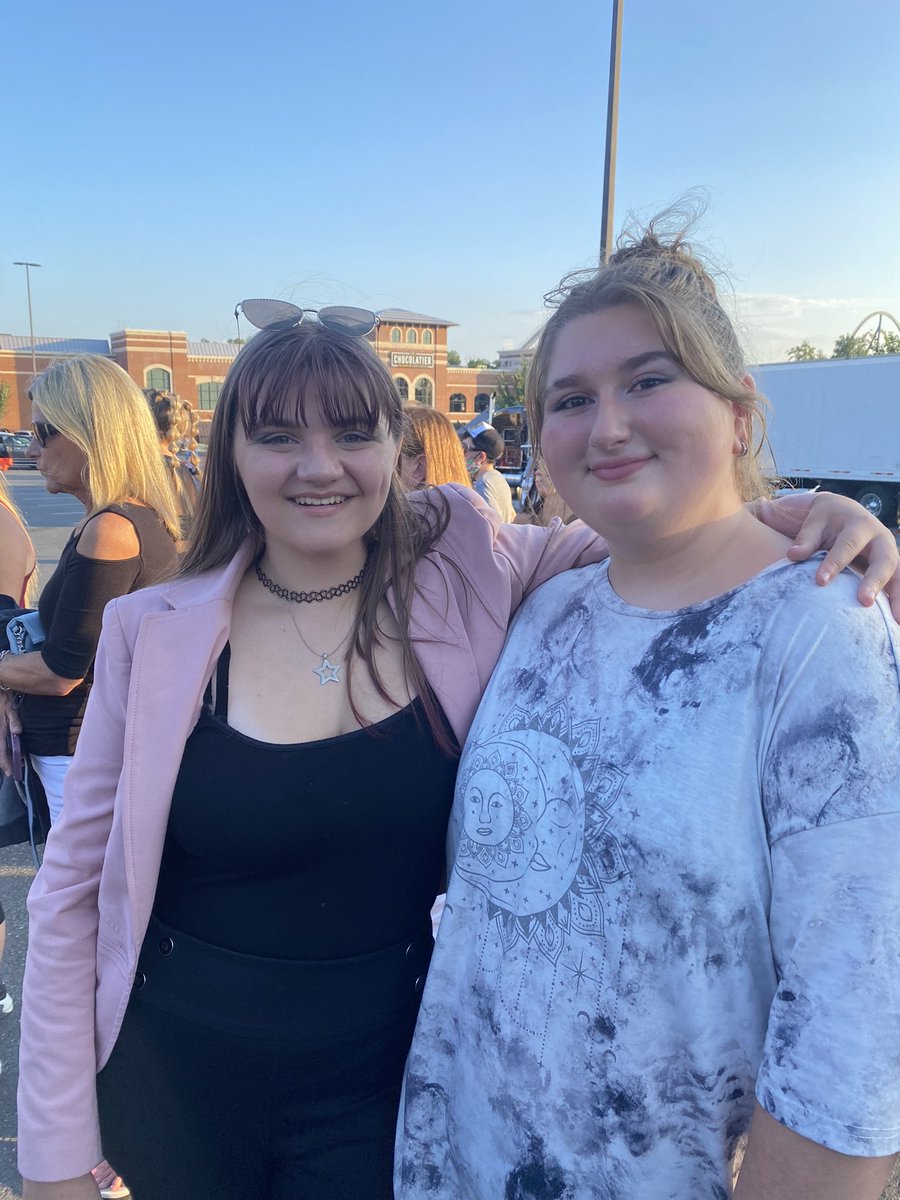 DawnClarry's tweet photo. At @ladygaga - Kaya’s first concert! Ava and I are excited to experience this with her@Hersheypark #girlpower https://t.co/q2t7tDCp2T