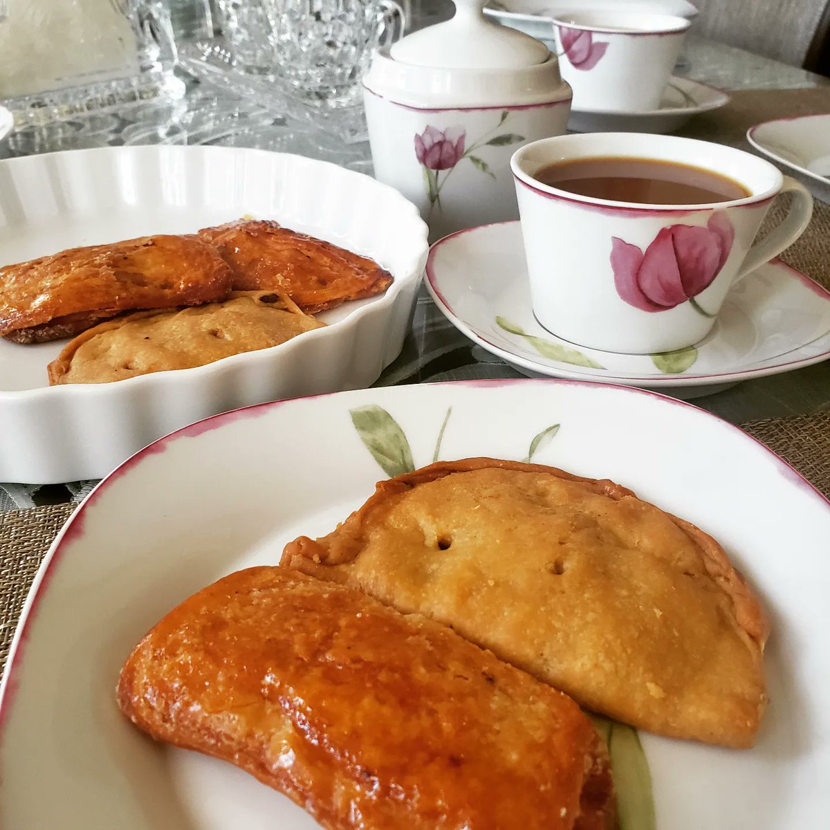 lozanohector's tweet photo. #AmorYPaz
#HeyHeyHeyRiseUp
#DulceHuéspedDelAlma
"La #tradición es la ilusión de la permanencia"
… es la herencia que nos dejaron nuestros antepasados
… es el ejemplo, y lo disfrutamos al máximo
#FelizDíaDeLosAbuelos
#AdaptArte
#InspirArte
#EnLaVidaYEnLaCancha
#AbrazoDeGol https://t.co/WDDBcmWAaU
