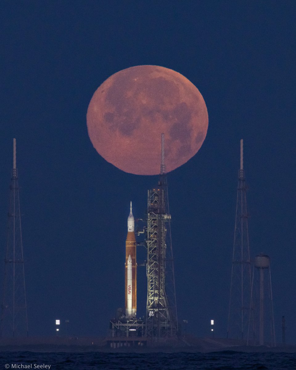MikeSeeley's tweet photo. Twelve hours: The Monday 8/29 launch window for the #ArtemisI mission opens at 8:33am (EDT).

#WeAreGoing https://t.co/SMhKi65Cq5