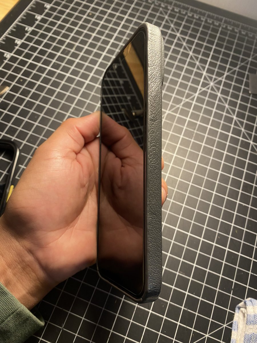 ROLO_455's tweet photo. 1st prototype finished. Making a few adjustments on the next one. We will be showing off 4 more colors ! @theliteverse #Bitcoin #LitecoinSummit2022 #phonecases #kickstarter #dogecoin #elonmusk #iphone13case #handmade https://t.co/g7PlGr32EZ
