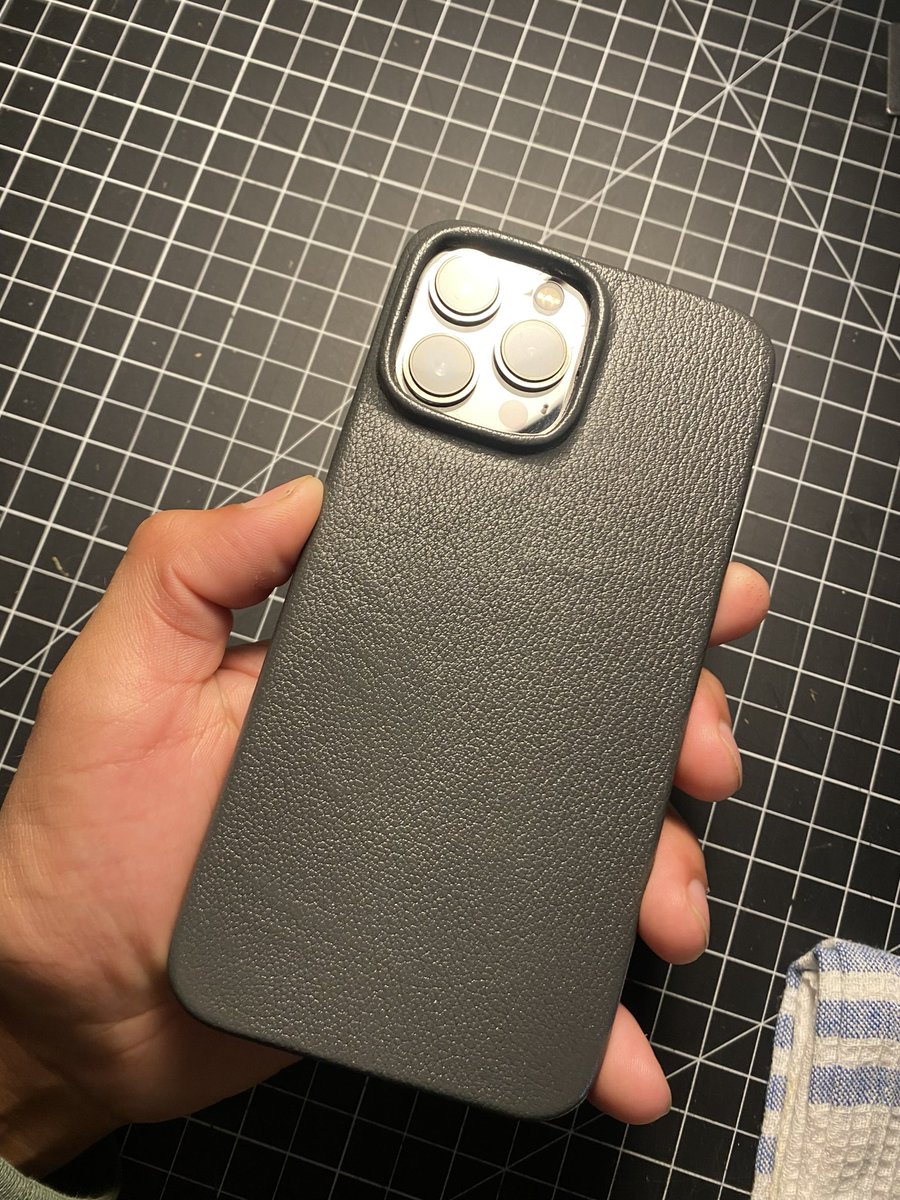 ROLO_455's tweet photo. 1st prototype finished. Making a few adjustments on the next one. We will be showing off 4 more colors ! @theliteverse #Bitcoin #LitecoinSummit2022 #phonecases #kickstarter #dogecoin #elonmusk #iphone13case #handmade https://t.co/g7PlGr32EZ