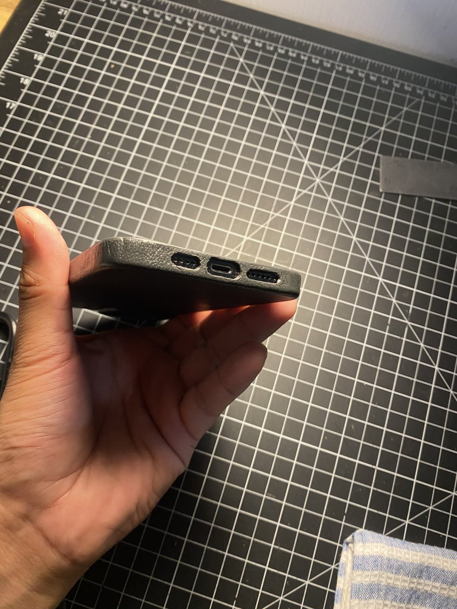 ROLO_455's tweet photo. 1st prototype finished. Making a few adjustments on the next one. We will be showing off 4 more colors ! @theliteverse #Bitcoin #LitecoinSummit2022 #phonecases #kickstarter #dogecoin #elonmusk #iphone13case #handmade https://t.co/g7PlGr32EZ