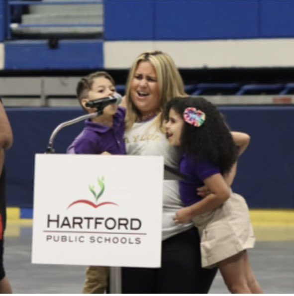 NaylorKnights's tweet photo. On Thursday 2 brave knights lead the Pledge of Allegiance at Convocation!Our first graders also welcomed back teachers, hung out with the Superintendent and introduced the Mayor of Hartford. #WeAreHPS #knightscastle @Hartford_Public @HartfordSuper @MayorBronin @DreamBigReadBig https://t.co/mXZb9RZUyn