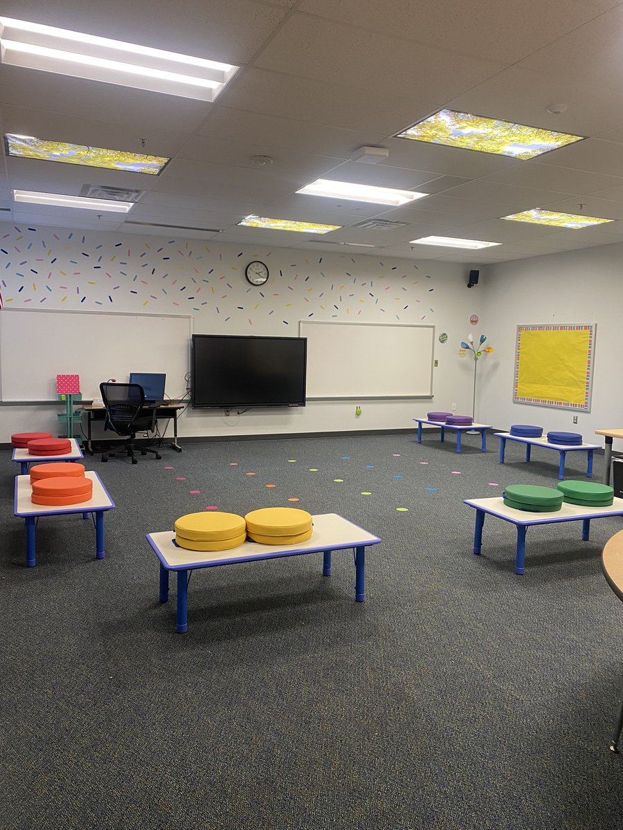 MrsGreenfccps's tweet image. It was touch &amp;amp; go there for awhile &amp;amp; it&apos;s far from perfect, but Room 206 is ready to see @mdhippos tomorrow for tech &amp;amp; enrichment. (Thanks, @MrDTechEducator, @plan3t_t3ch, &amp;amp; @MrsDonovansRoom). 💜🦛💜