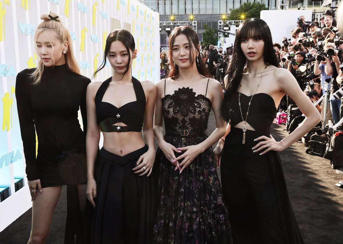 siapayahayoo's tweet photo. asli pada cantik2 banget dan keliahatan ya mahalnya🫣 huhu
proud of you guys🖤🥹

TASTE THAT VENOM ON VMA
#BLACKPINKInYourVMAs #PinkVenom  @BLACKPINK https://t.co/Ihq04JKyU4
