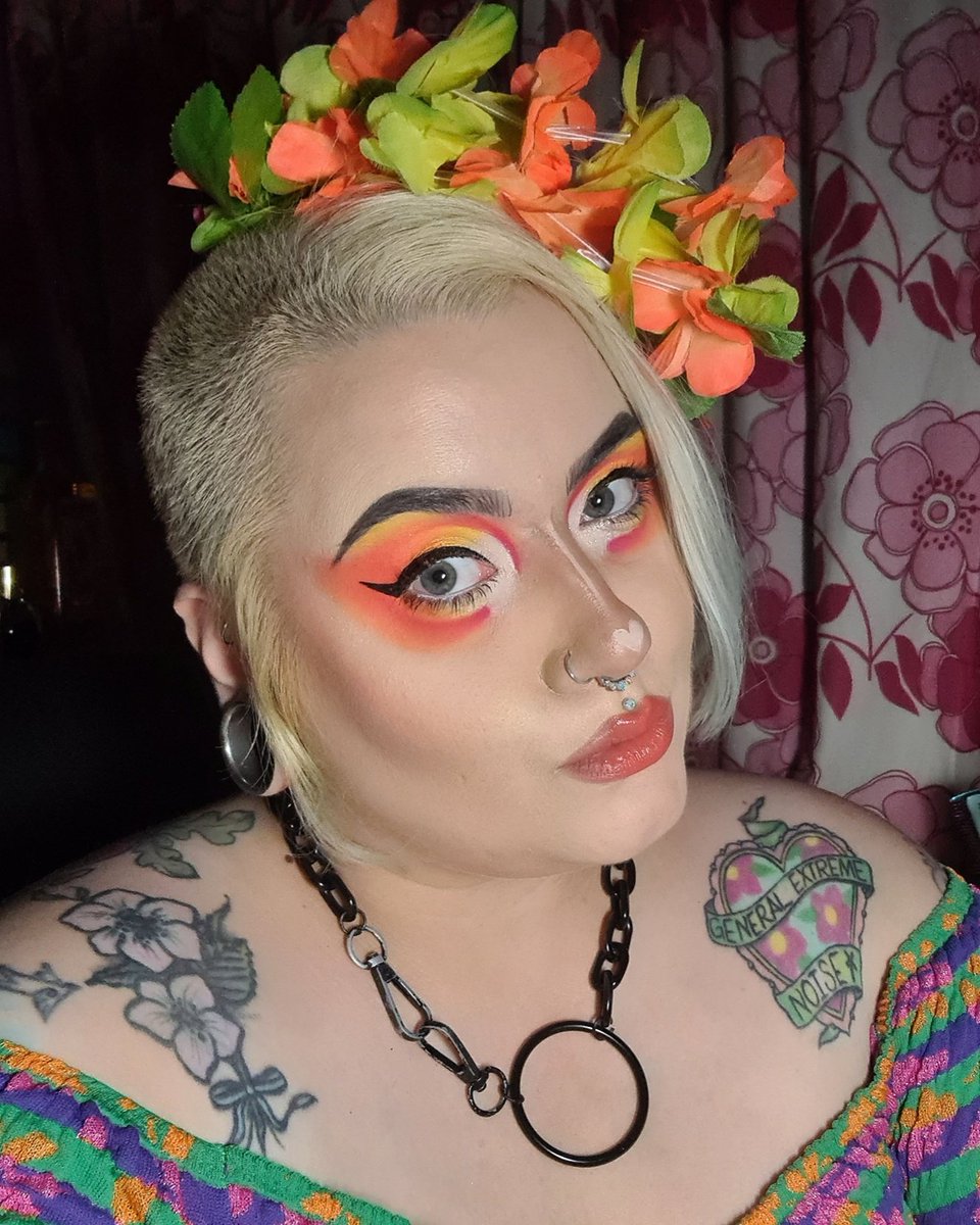 RevaSharkbait's tweet photo. Full plot twist - going live with Capybara Spa at midnight for your bank holiday entertainment ✨

https://t.co/iV6uTmuTDu 

#DragStream #CapybaraSpa https://t.co/mc9uuv7ixQ