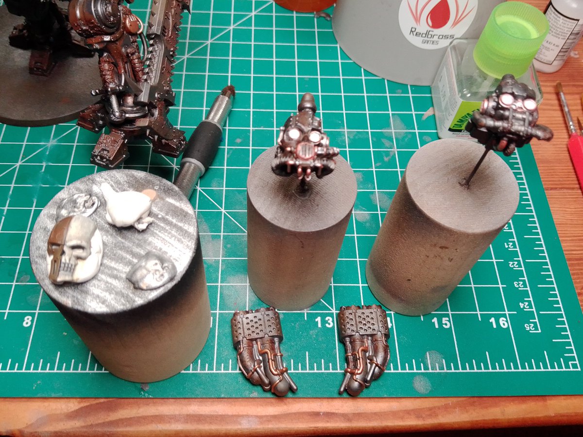 LockesChopShop's tweet photo. On the painting table, I'm still working on Silas.  Decided to placate my indecision, and figured out how to magnetize his head joint. 

So, 2 heads. 

#WarHamFam
#hobbystreak 
#DayUnknown
#WarhammerCommunity https://t.co/4pe04ICSjl