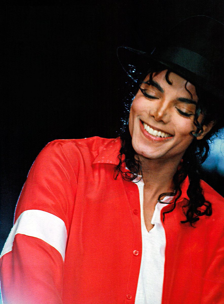Salutlesfans's tweet photo. Comme tous les 29 août, une grosse pensée pour #MichaelJackson qui aurait eut 64 ans aujourd’hui. https://t.co/K4QWUi7XbC
