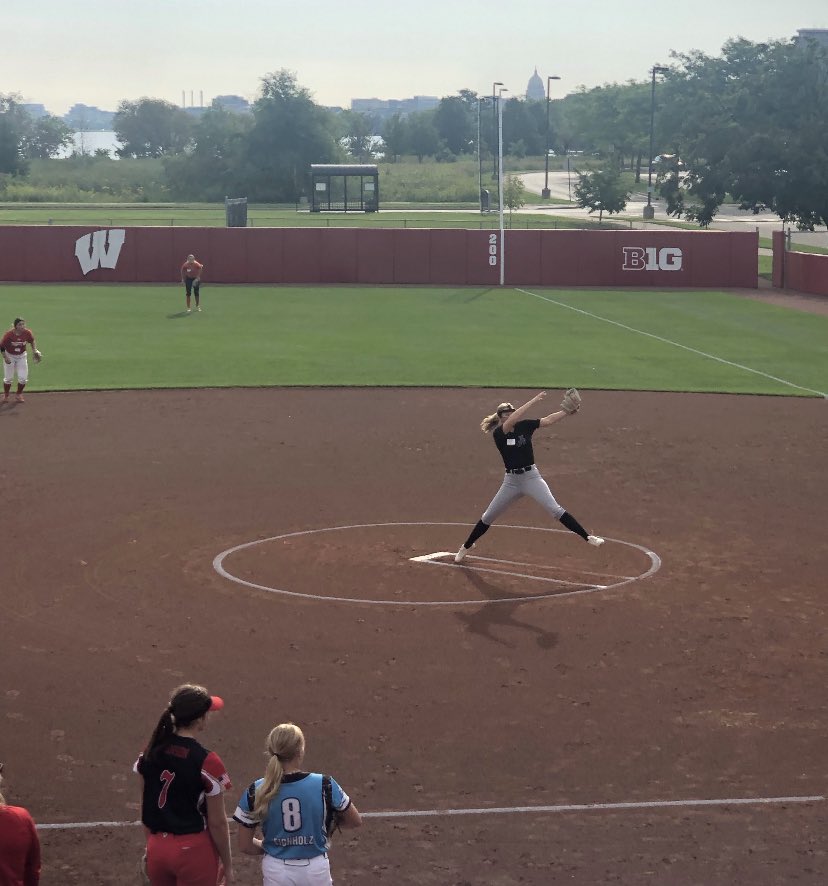 paytonjsmith_22's tweet photo. Thanks for a great camp yesterday! I learned a lot and had a great time! @BadgerSoftball @YvetteHealy @Coach_Veee https://t.co/33EYa2rRdN