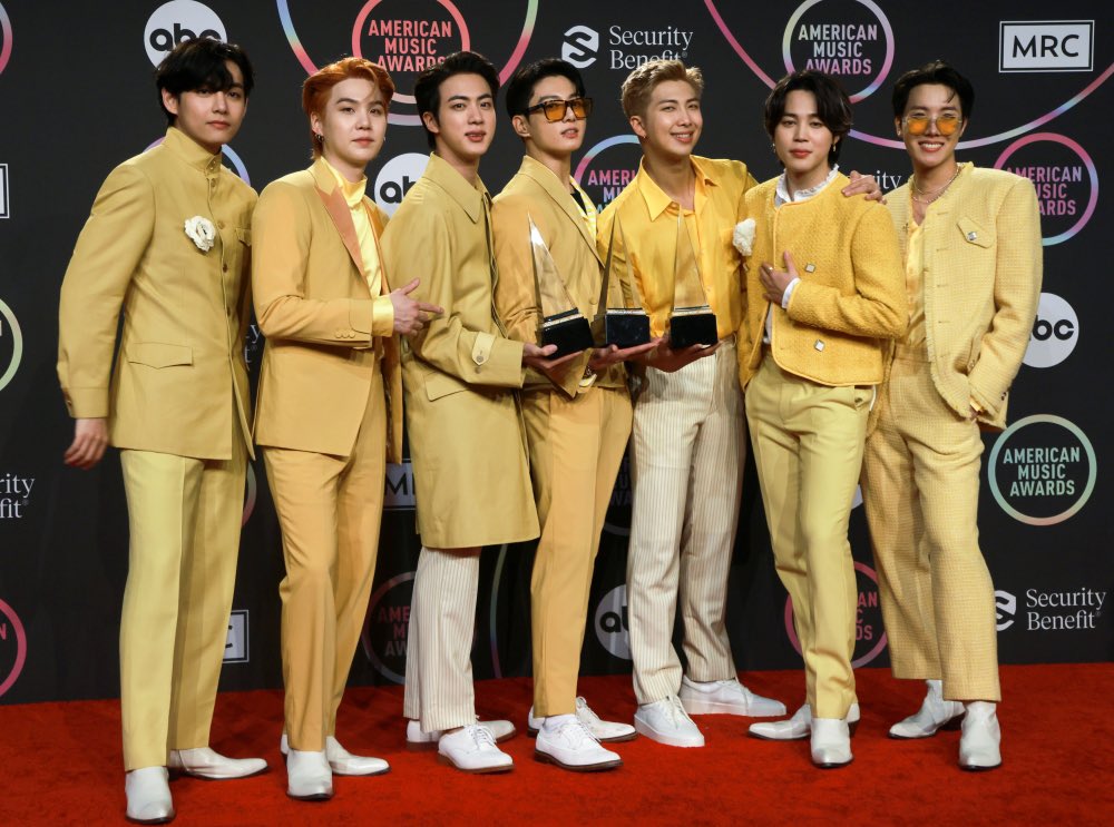 vminpinkie's tweet photo. most successful group in the world always https://t.co/9Yz3HMLcKo