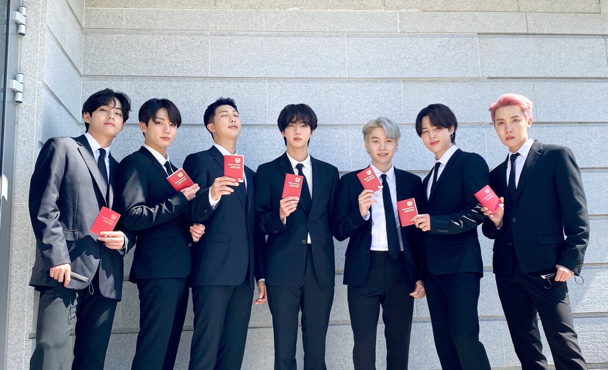 vminpinkie's tweet photo. most successful group in the world always https://t.co/9Yz3HMLcKo