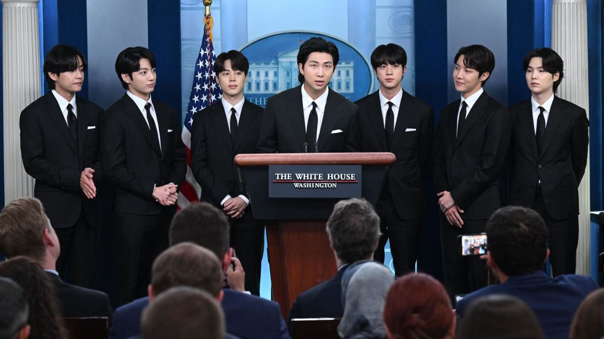 vminpinkie's tweet photo. most successful group in the world always https://t.co/9Yz3HMLcKo