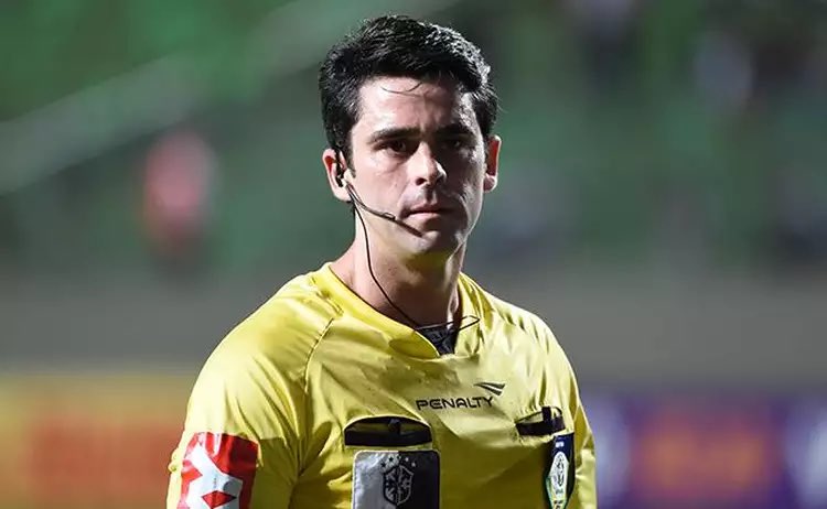 apitoscore's tweet photo. Árbitro: Flavio Rodrigues de Souza 🛂
Nota: 7.67 🟥🟨
VAR: Rodrigo Guarizo Ferreira do Amaral 🛃
Nota: 10 🟥🟨
-Jogo sem grandes polêmicas para a arbitragem;
-VAR não foi acionado;
#BOTxFLA #Botafogo #Flamengo #BR22 https://t.co/pqlTDrKsdu