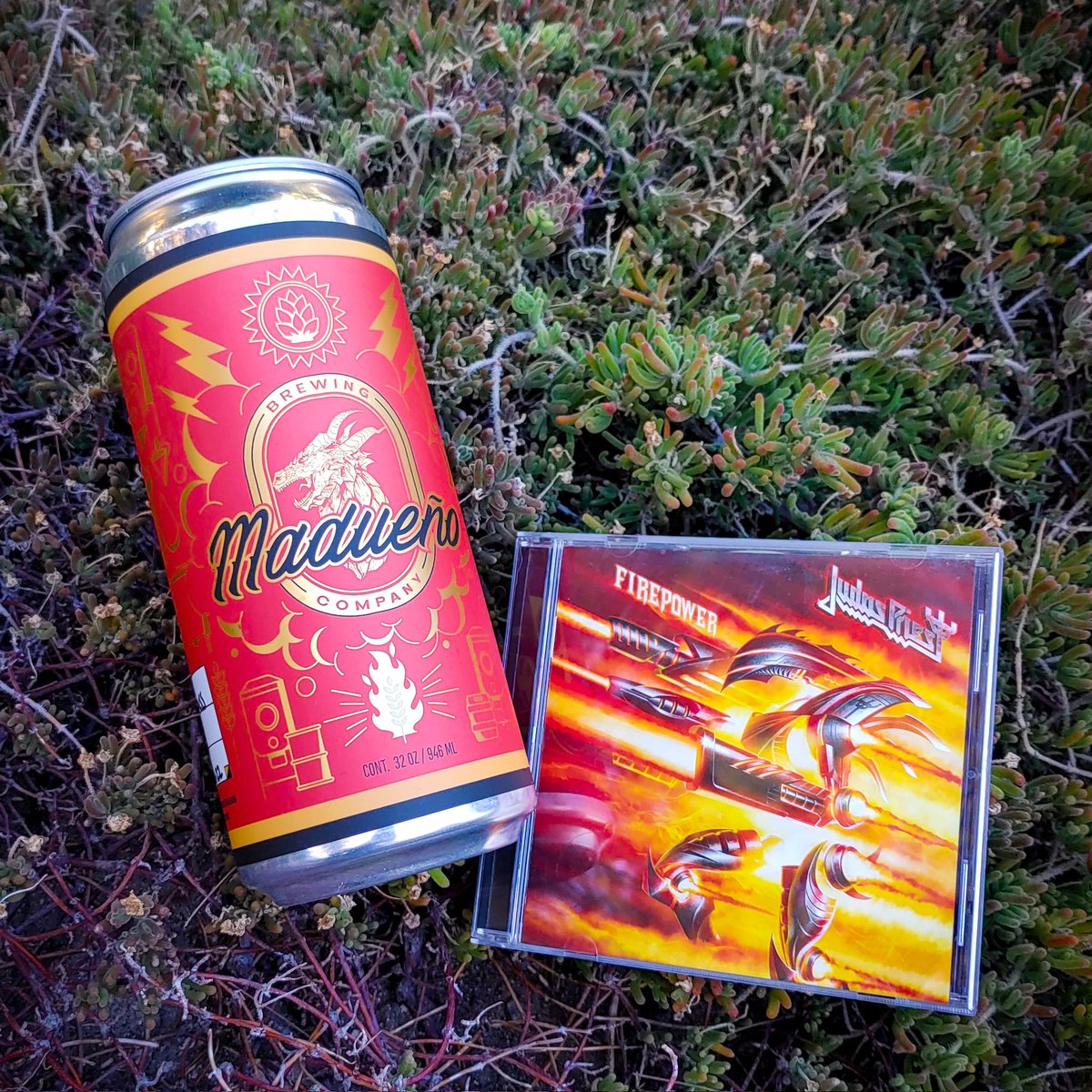 Madueño Brewing Co.   🇲🇽
Pineapple Express New England IPA,
6.5 % with Simcoe and Yellow and Centenial hops, tremendous combination for tremendous álbum.
@judaspriest 🇬🇧 - Firepower 🤘 time to headbang
#hazybeer #neipa #metalcollector #metalforever🎸🎸🎸⚡️ #metalismylife #BEER