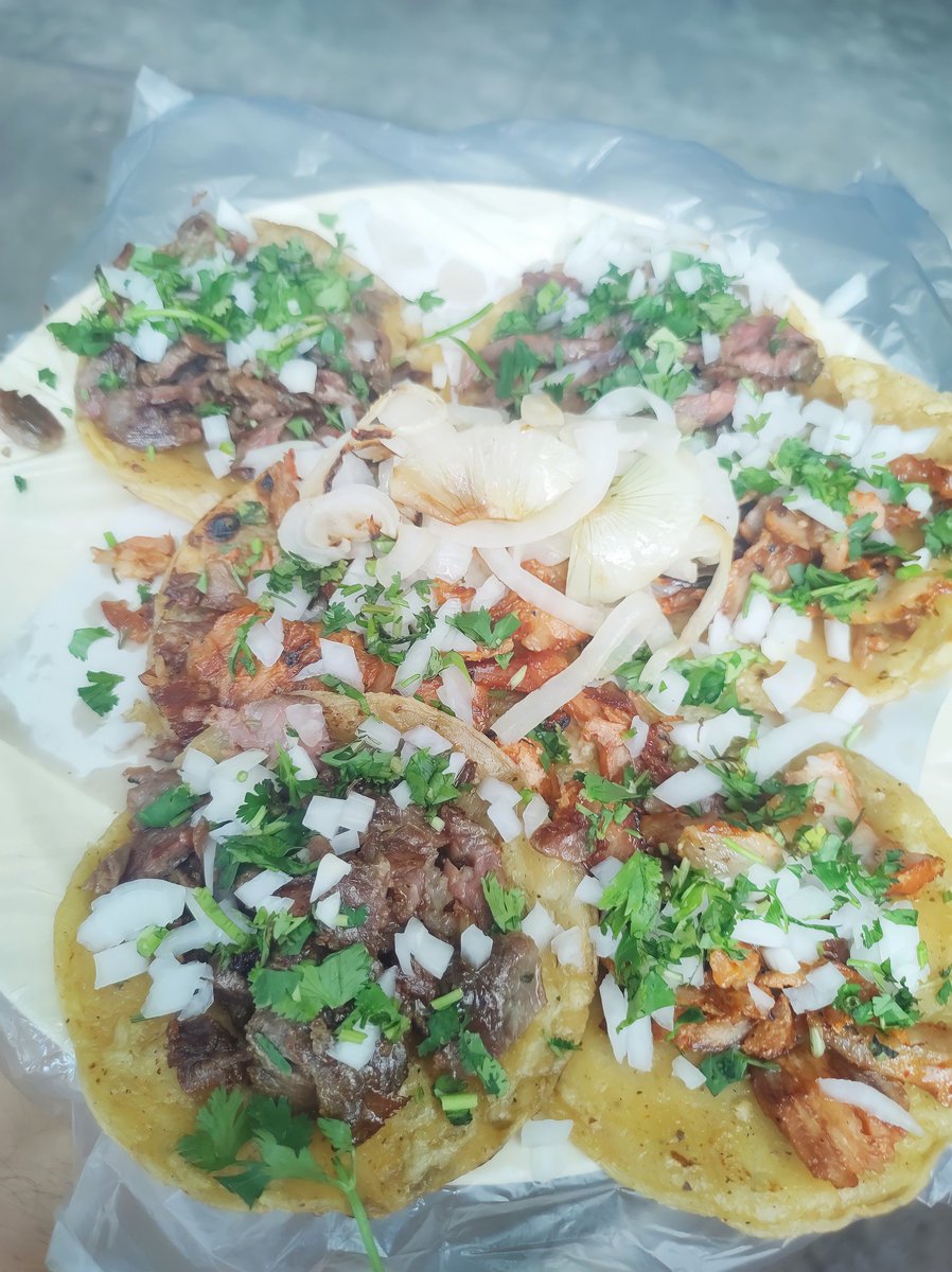 MexiTacosTab's tweet photo. Suadero, tripita, ubre, longaniza, orejitas, asada, chorizo, chistorra, cuerito... Y más 🤤🌮

Nos vemos en MEXITACOS 😎 hoy cerramos a las 11 pm!!! 

Velódromo de la deportiva (frente a las canchas de fútbol)

BUSCANOS EN UBER EATS, RAPPI Y DELI APP

WhatsApp: 9931265741 https://t.co/jMgQi9GQ3D