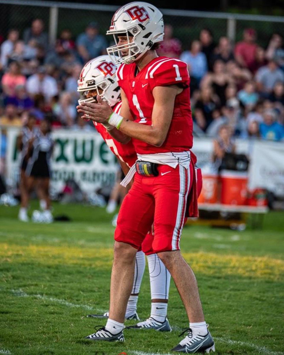 kadebodiford_'s tweet photo. Dual Threat athlete ⭐️ Interested in any programs interested in me! 6’2 175lb QB as well as All State Basketball player! https://t.co/5Dz3QV45Vo