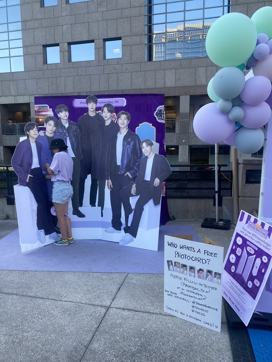 minyoonkeeks's tweet photo. oh bts in toronto? 👀 @ArmyDay_TO #TorontoBoraClub #tokofest #TKF2022 https://t.co/Zr9XBG2Y3G