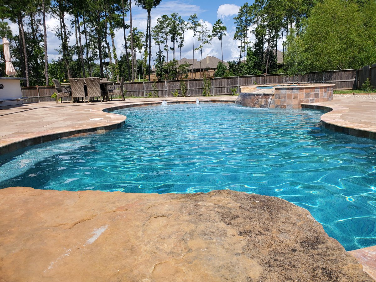 Our first fresh water pool installed in the USA. This pool is a brand new build and was completed by National Pools of Texas. For more details on how to get your new or existing pool converted in the USA email now at nationalpools@gmail.com
#freshwaterpools#swimmingpoolstexas