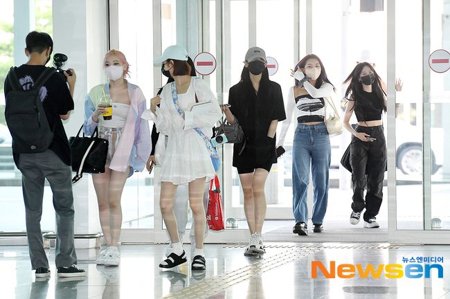 HisokaNdess's tweet photo. Wew ternyata newsen ngeliput! Cuma baru di up artikelnya sekarang :)

시크릿넘버( SECRET NUMBER ) ‘줄 맞추어 자카르타로 출발~

🔗: https://t.co/z4An0GzEOl https://t.co/hiVXjYD9rp