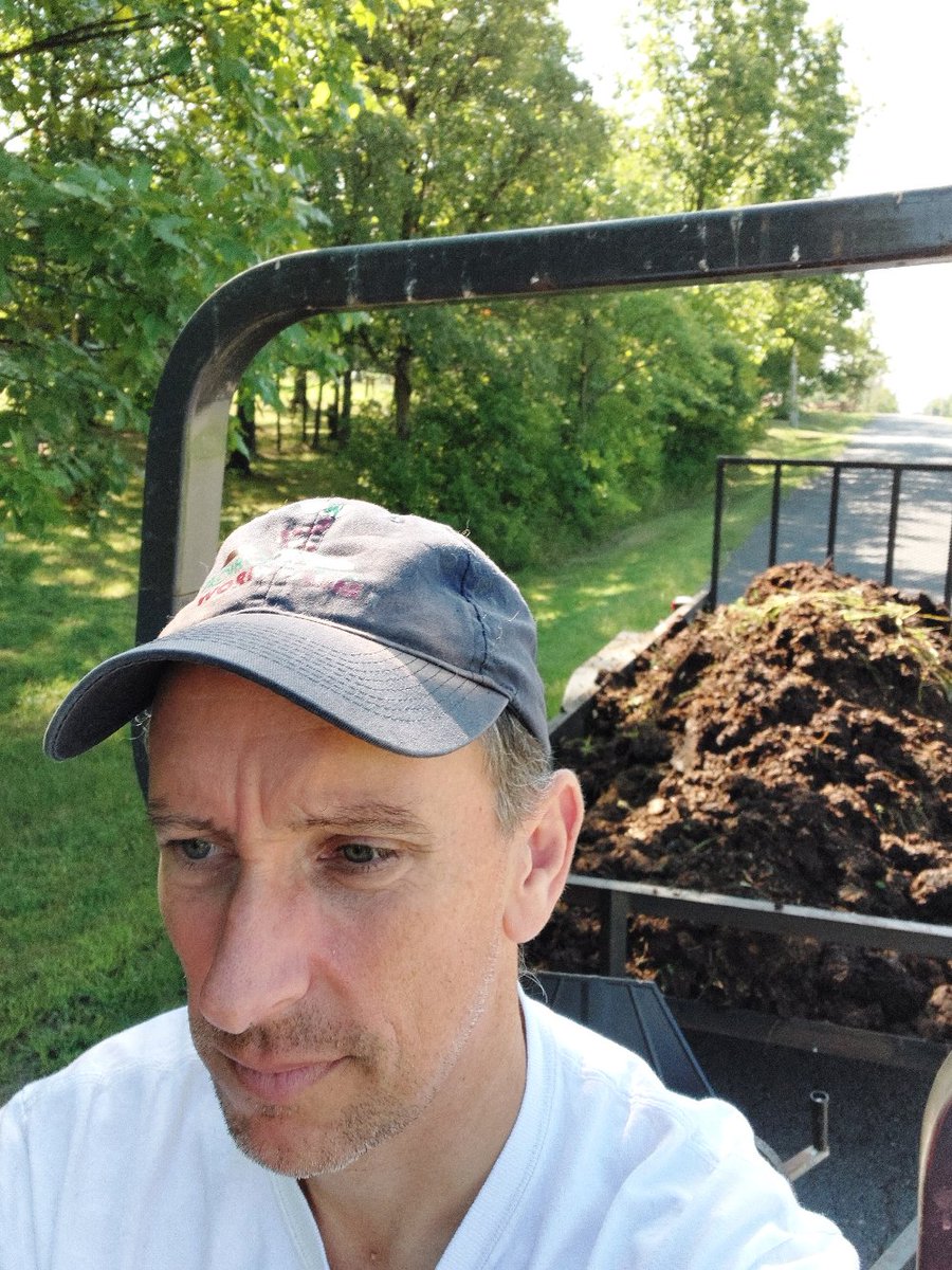 adkwormfarm's tweet photo. Hauled a load of aged #manure from our neighbor's #farm to feed to the worms. Horse and cow manure that has sat outdoors for a few months is perfect food and bedding for red wiggler #compostingworms that's why another name for them is "manure #worms." https://t.co/8S94i5ZQkb