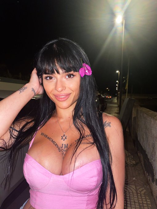 I go Prague from 19 to 27 of October, AVAILABLE FOR SHOOTINGS , DM FOR BOOKING 💬🌺 https://t.co/QPUh8