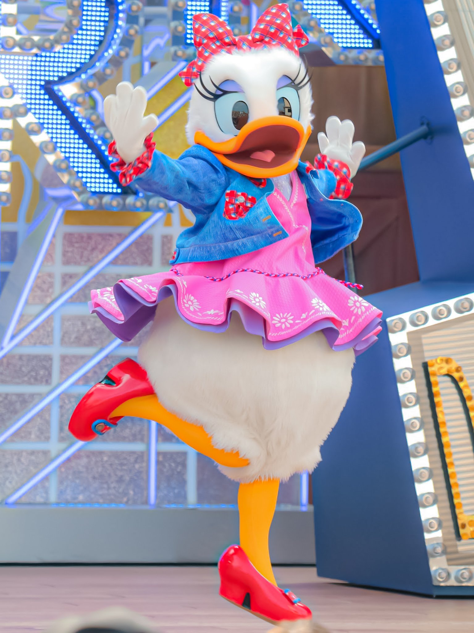 風希 風希はハロニュに浸り隊 151日目 ピョンッ と跳ぶデイジー可愛い T Co Im98n9ofda Twitter