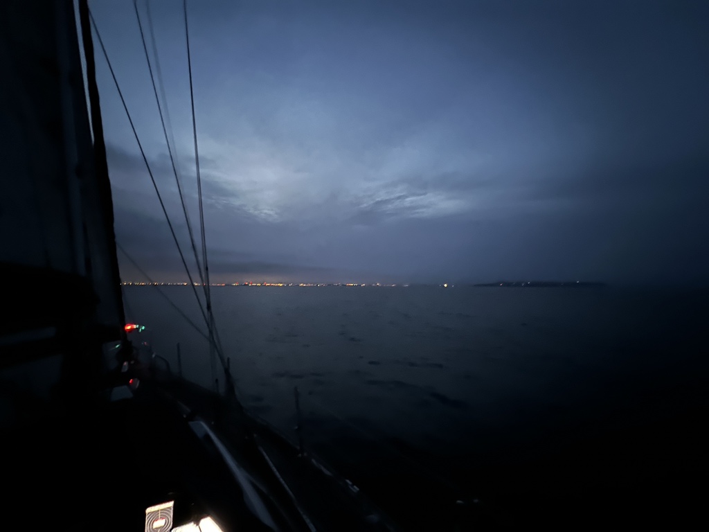 SYSilverGirl's tweet photo. Made it to Ireland. 15 hours 30 minutes. Quite pleasant except for when we lost gear selection in the dark outside Dun Loaghaire harbour. Stuck in reverse. Took a few donuts to work out the problem and a couple of zip ties to fix. https://t.co/XTj9i8eQmL
