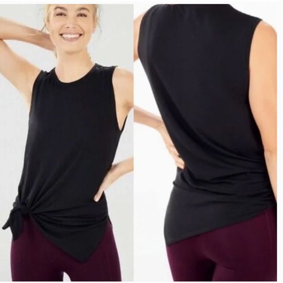 mstevensart's tweet photo. So good I had to share! Check out all the items I'm loving on @Poshmarkapp #poshmark #fashion #style #shopmycloset #anthropologie #fabletics: https://t.co/xPB1ZmC6HK https://t.co/tudy8CFL2a