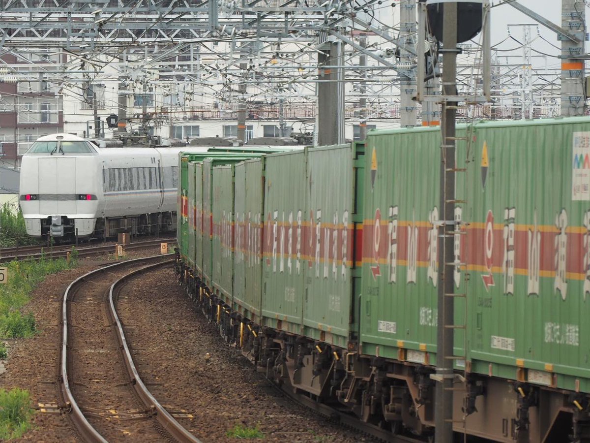 frogman_cat's tweet photo. 福ちゃん列車
EF210「桃太郎」に牽引されて、枇杷島駅1番線を駆け抜けていく福山レールエクスプレス
#福山レールエクスプレス #EF210 https://t.co/fRlOvIiH63