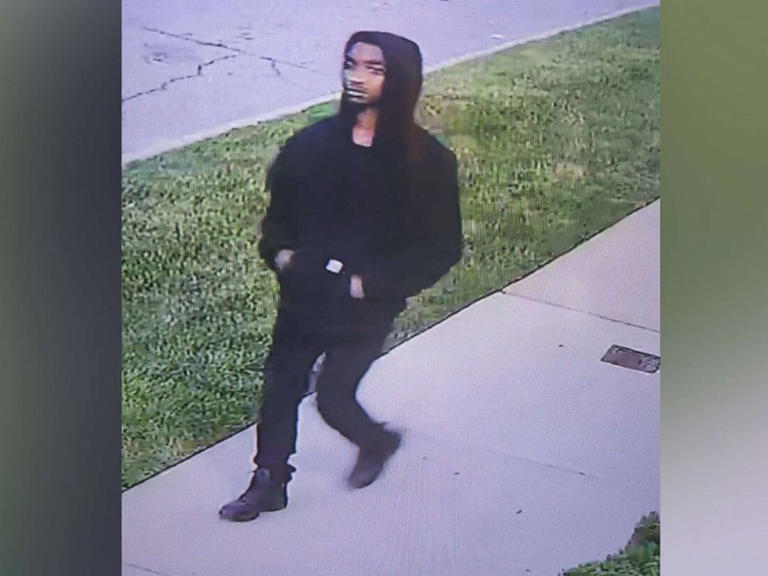 News360x's tweet photo. The city of Detroit was on edge after police said a single gunman randomly shot four victims, three fatally, in 2 hours and 25 minutes Sunday morning.

The sole survivor of the killing rampage, an 80-year-old man, described being shot after spotting the suspect looking into cars. https://t.co/kD9LjfHVOk