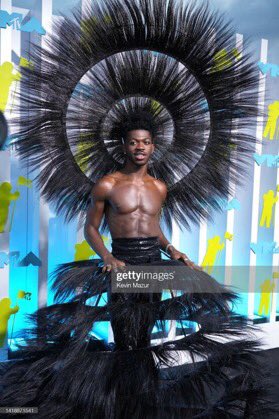 YSLONIKA's tweet photo. " can i copy your homework ? "

" yes, but don’t make it obvious " #VMAs https://t.co/BR72hmV0Hw