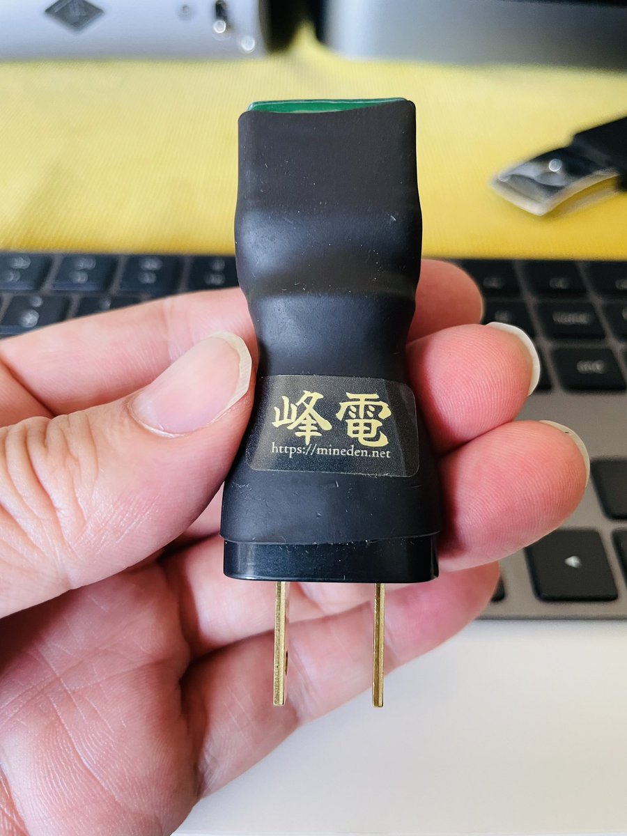 newkeep1110's tweet photo. 電源タップに挿すだけで音の明瞭度が上がって低域の音処理が分かりやすくなります。
ただし完成された2Mixで聴き比べをしちゃうと少しハイが落ち着いて地味な印象になってしまうので使うならMix前から挿しっぱをオススメします。
#峰電 #FilterPLUS https://t.co/gcJMDZgCG8