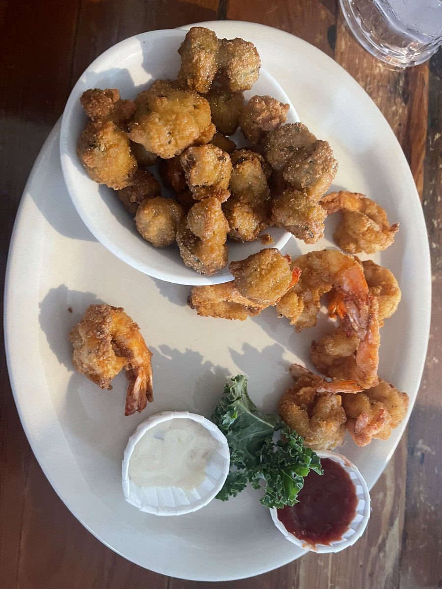 justanothablogg's tweet photo. Miller’s Seawall Grill (Since 1976)

📍 1824 Seawall Blvd
Galveston, TX 77550

1. Fried Shrimp and Fried Okra 
2. Grilled chicken, Broccoli and Cheese, Mashed Potatoes and Gravy
3. Shrimp and Grits (They are known for this) https://t.co/oePjjhLbzK