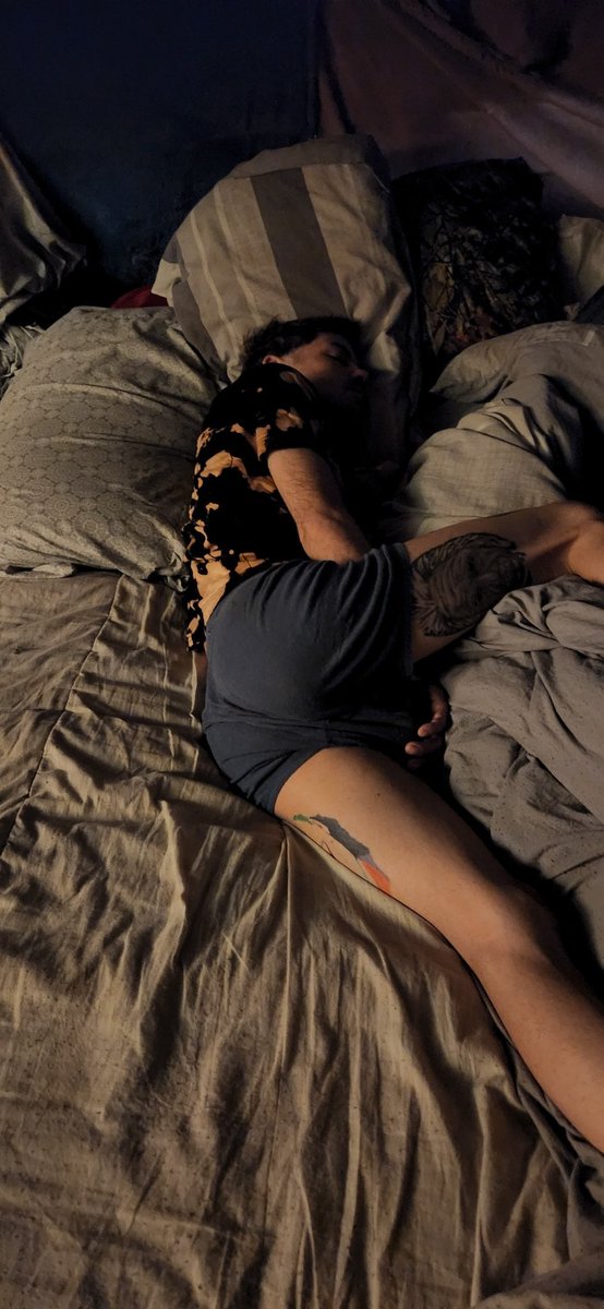KealeRicky's tweet photo. Passed out ass out . https://t.co/bdCHQoNuWG