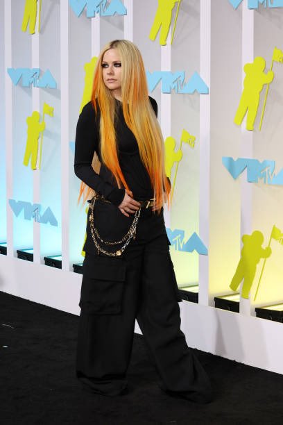 AwardShowUpdate's tweet photo. .@AvrilLavigne at the 2022 MTV Video Music Awards 
#VMAs https://t.co/JwqxxeG7pH