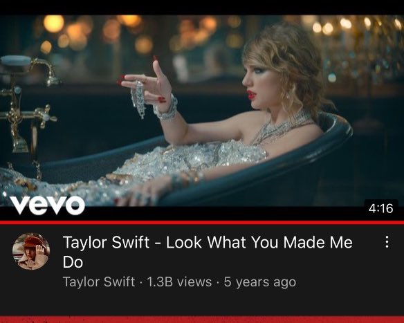 zainubamir's tweet photo. Taylor Swift serving reputation vibes at the #VMAs right now 👀 https://t.co/YVQTDLdhBP